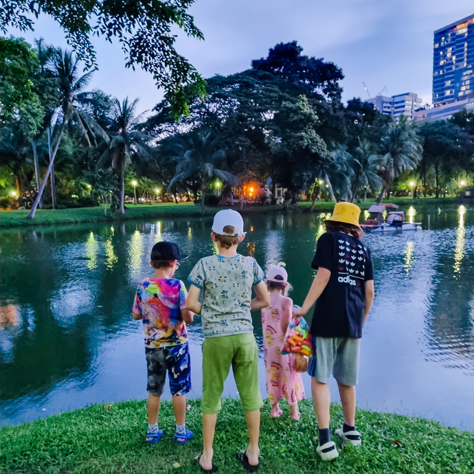 Bangkok with kids, lumpini park