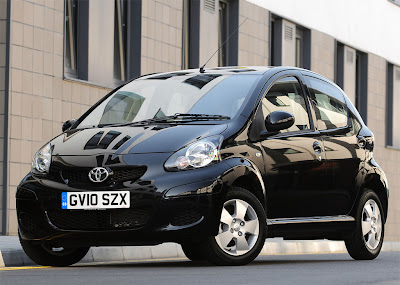 2010 Toyota Aygo Black Front Angle View