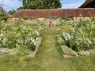 Barrington White Garden
