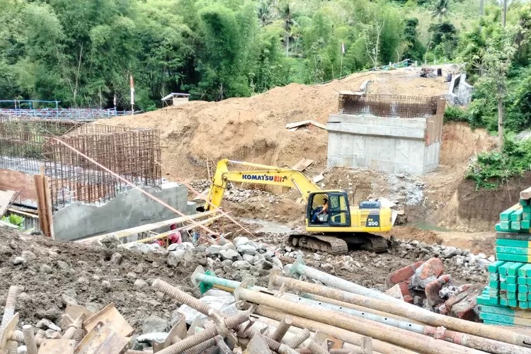 Proyek Jembatan Dawuhan Blitar Senilai Rp 7,4 Miliar Molor, Kontraktor Dapat Perpanjangan Waktu Namun Tetap Disanksi