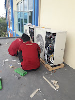 Proses pemasangan out door AC ruangan