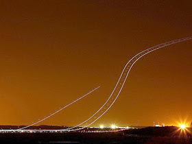 Skyline Jejak Pesawat Di Rubah Menjadi Sebuah Seni Oleh Fotographer [ www.BlogApaAja.com ]