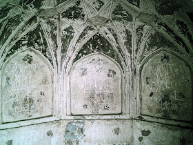defaced design at Agra Fort