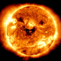 NASA rakam imej matahari 'tersenyum' petanda ribut solar dahsyat bakal melanda Bumi