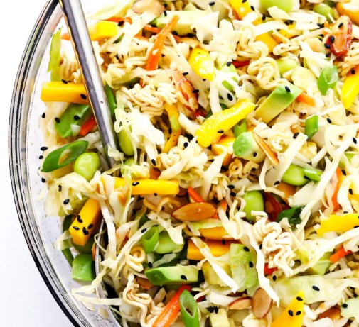 CRUNCHY ASIAN RAMEN NOODLE SALAD #vegan #asianfood