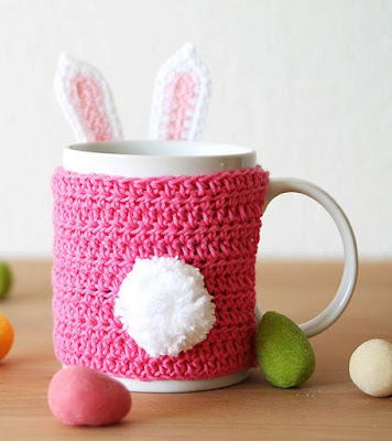 http://haakmaarraak.nl/free-crochet-pattern-easter-bunny-mug-cozy/