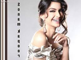  Sonam Kapoor HD Wallpapers with the hot and sexy picture of the actress. 