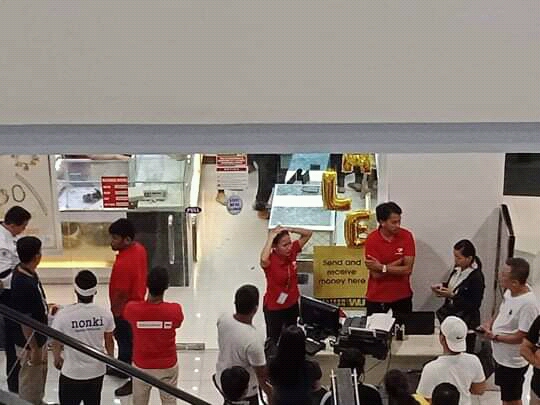 J Center Mall sa Cebu - Oro China Pawnshop Robbed, 1 Injured