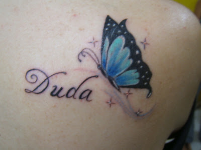 Art Sapiens Tattoo Stúdio: Borboleta com Nome Art Sapiens Tattoo Stúdio: Borboleta com Nome