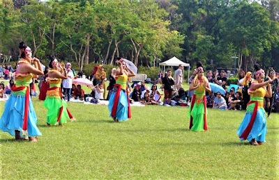  Seperti apa pola lantai dalam Tari Jaipong Pola Lantai Dalam Tari Jaipong