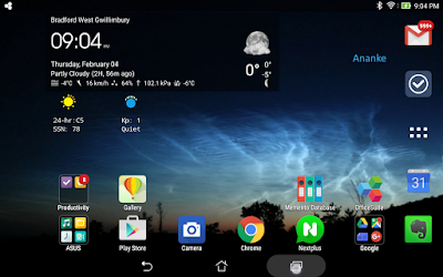 screen snapshot showing my noctilucent cloud photo as wallpaper