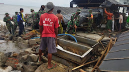 Kalaksa BPBD Provinsi Jawa Timur Tinjau Kerusakan Rumah Penduduk Akibat Diterjang Banjir Rob