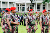   Disematkan Baret Merah Kopassus, Kapolri: Jangan Ragukan Sinergisitas TNI-Polri Jaga NKRI