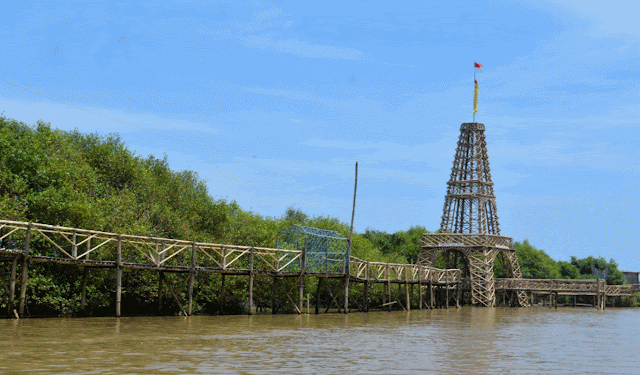 Pantai-Hutan-Mangrove-Jembatan-Api-Api