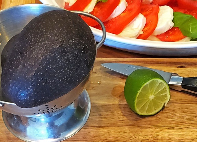 avocado and tomato caprese salad