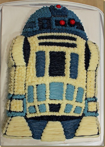 R2D2 cake 4