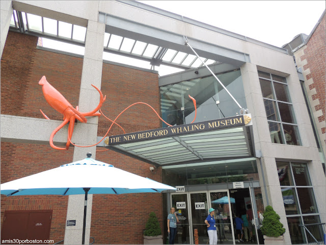 Entrada al Museo de las Ballenas de New Bedford en Massachusetts