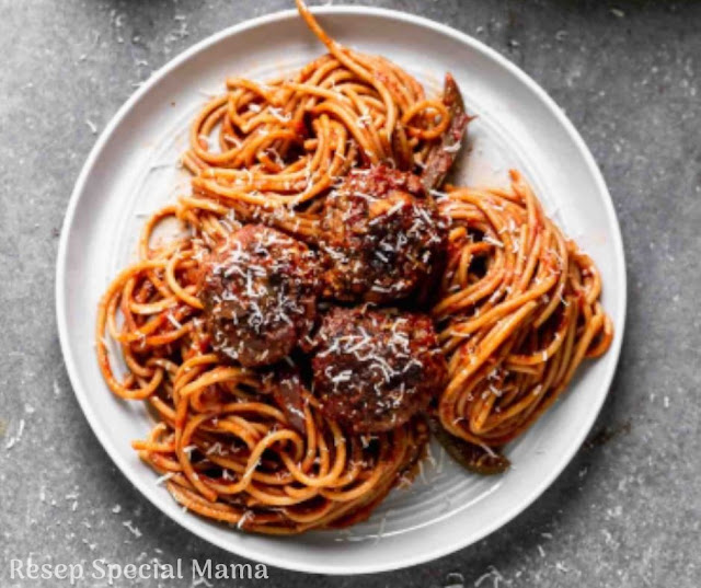 DELICIOUS SPAGHETTI & MEATBALLS