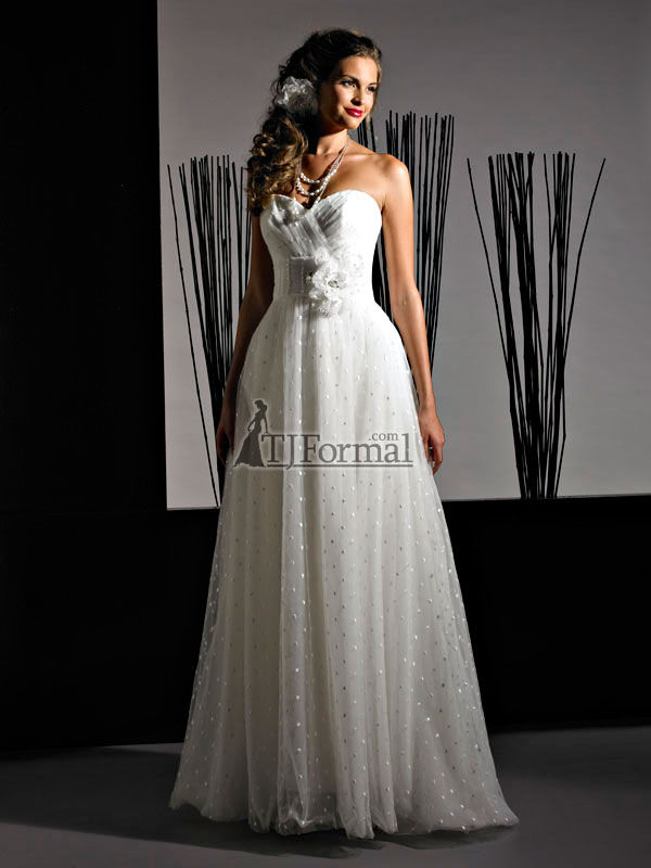 Fall wedding dresses have one big trend that spring and summer ones don 39t 