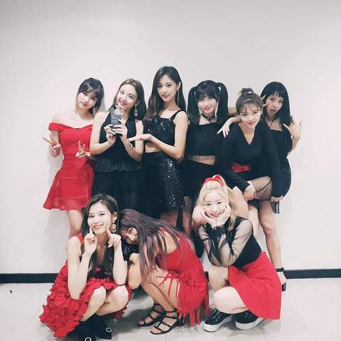 Lirik Lagu Twice - After Moon dan Terjemahannya