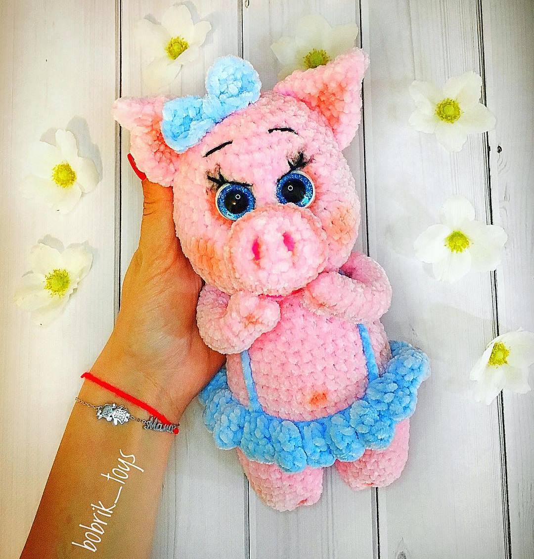 Crochet pig toy