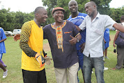 . Bloggers FC na DSJ, Othman Michuzi akishangilia ushindi wa timu yake . (img )