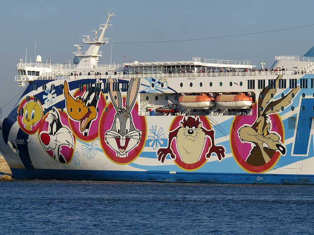 Traghetto Moby Aki, IMO 9299393, porto di Livorno