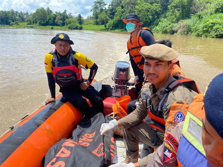   Daya Tenggelam, SAR Brimob Bone Berhasil Temukan Korban  di Sungai Pakkasolo