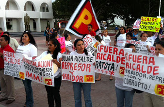 Se le plantan a Ricalde en Palacio Municipal; 26 empleadas despedidas del IMM instalan campamento para brindar servicios al público