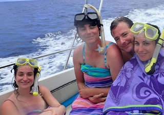 Picture of Jennifer Belle Saget's dad Bob Saget & sisters in the boat