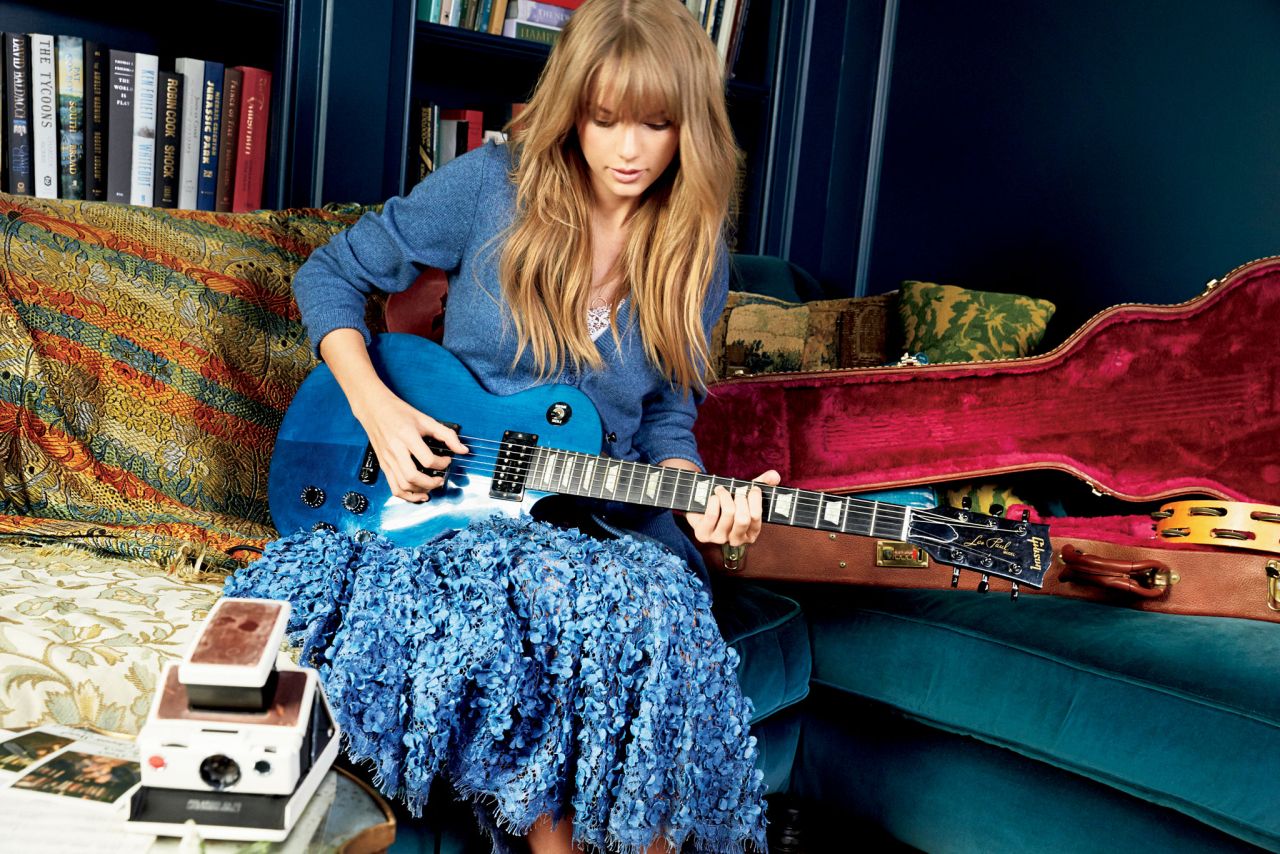 Taylor Swift beautiful fashion model photo