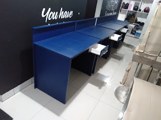 Meja Kantor Dengan Branding Stiker Furniture Kantor Semarang