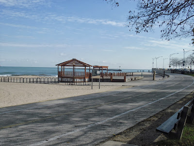 Chicago Lakefront trail at Oak Street Beach