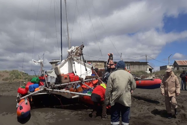 Velero ruso encallado en la Margen Sur