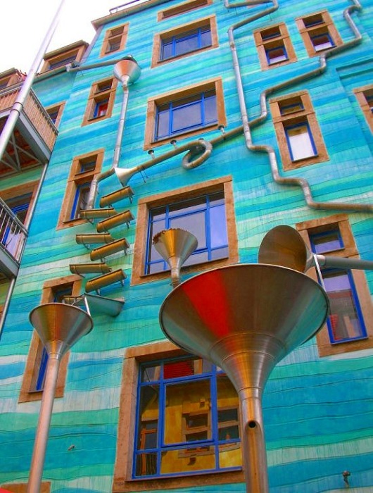 street art. Edificio musical 2