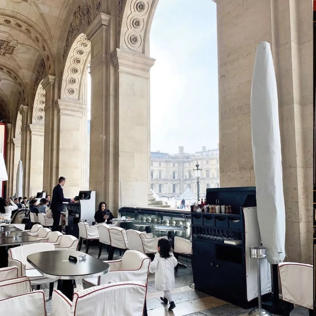 7- Café Marly Marly Coffee Shop is located on Tuileries Street, with a charming view of the Louvre Museum. Go to it during your visit to Paris to enjoy the most delicious French dishes.