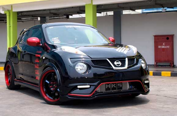 Info Modifikasi  Mobil  Nissan Juke Hitam  Terbaru Si Momo