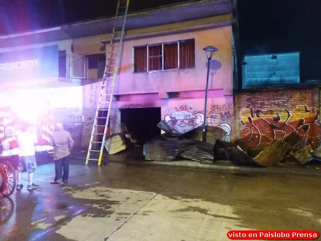 Osorno: Incendio afecta bodegas y locales de madrugada