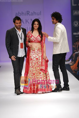 Anjana Sukhani walks the ramp for Abhirahul Show at Lakme Winter fashion week pictures