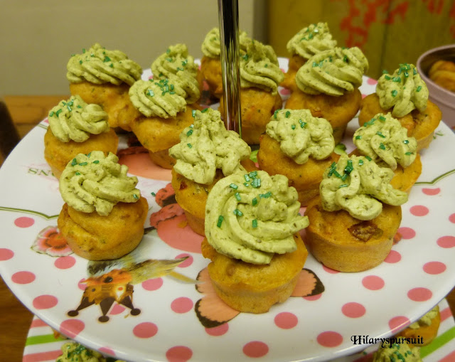 Cupcake aux tomates confites et glaçage au pesto 