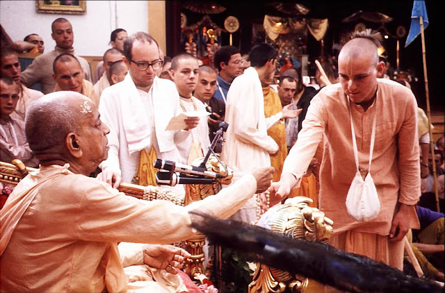 Srila Prabhupada Initiates a New Disciple