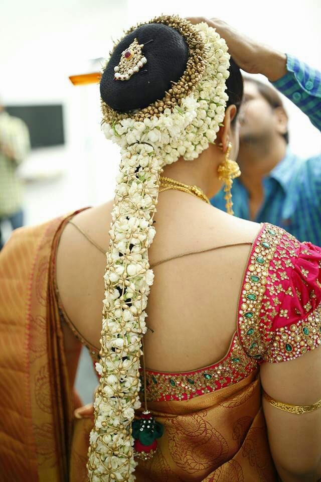 Pelli poola Jada: SouthIndian Bridal Hairstyles with flowers