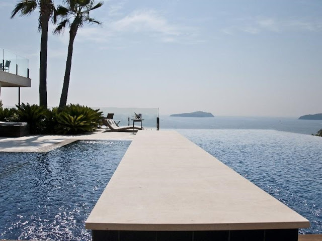 Walkway above the swimming pool