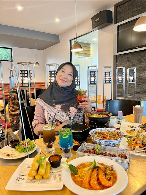Singgah Makan Di Yew's Cafe & Bistro Bersama Geng Blogger