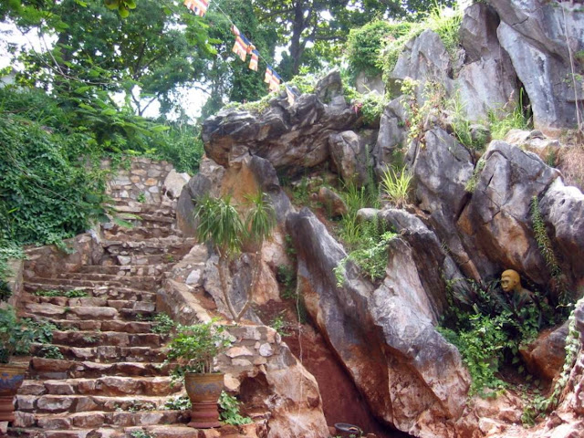 Escaleras de acceso a los templos de marmol