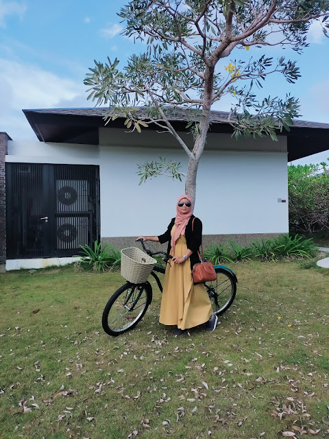 Sepedaan di area Residence Bintan