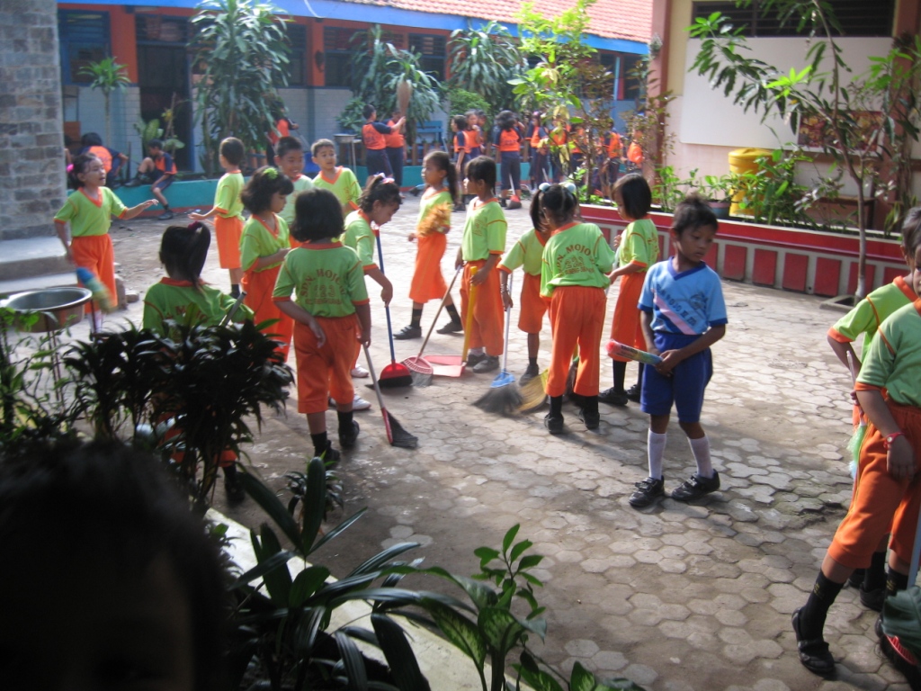 Gambar Mewarnai Kebersihan Lingkungan Sekolah 