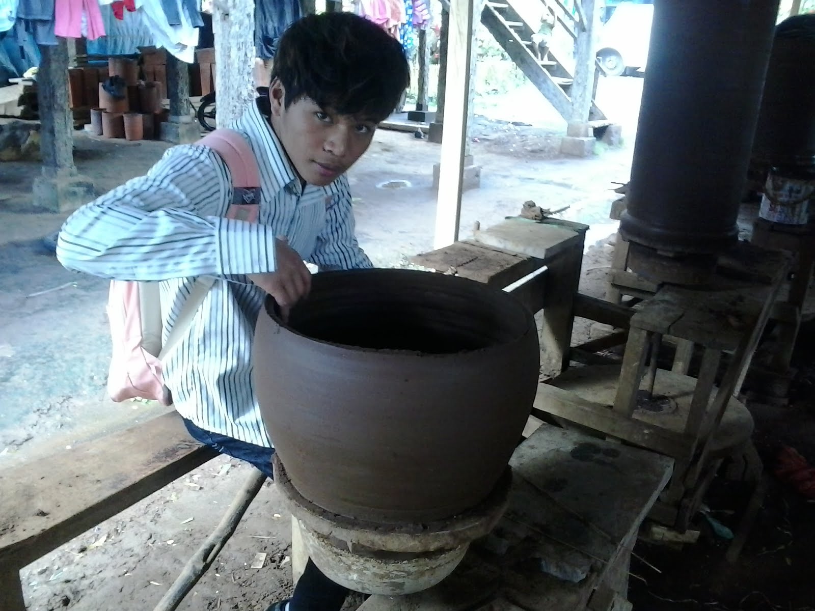 septianpaath keramik di desa  Pulutan  kec Remboken Kab 