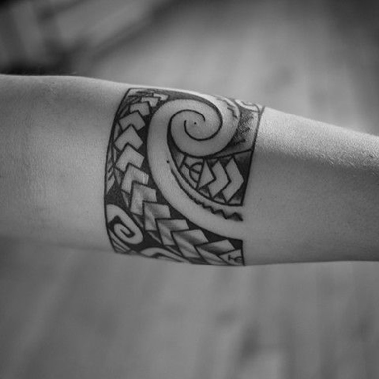 blackwork_faixa_de_braço_de_tatuagem