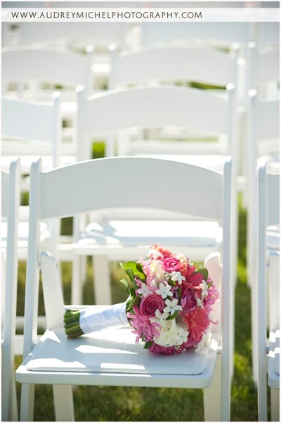 Jaimee carried a vintage styled bouquet of roses carnations 